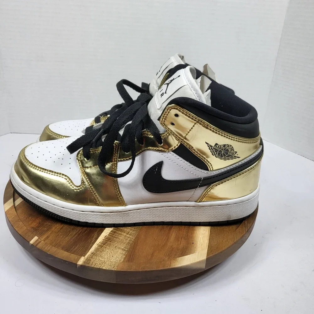 Air Jordan 1 Mid SE Metallic Gold Black White DC1420-700 Size 7Y Womens 8.5